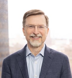 Professor Craig Crews wird mit der diesjährigen Ziegler Gastprofessur geehrt.