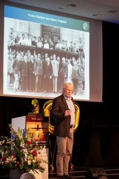 Ferdi Schüth provided a retrospective account of the discovery of the Fischer-Tropsch synthesis
