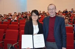 Mülheimer Förderpreis der Hans Turck AG wurde im Rahmen des großen Institutsseminars an Dr. Luping Liu vergeben.