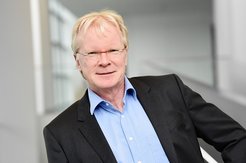 Ferdi Schüth speaks in Evonik's research magazine