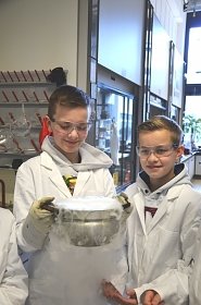 Junge Menschen für die Naturwissenschaften begeistern - das MPI für Kohlenforschung bietet Möglichkeiten, die Arbeit in einem chemischen Forschungsinstitut kennen zu lernen