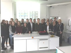 Professor Tobias Ritter visited Q2-course of Chemistry of the Luisenschule
