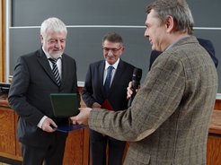 Professor Walter Thiel receives Kolos Medal for his outstanding contributions to Theoretical Chemistry