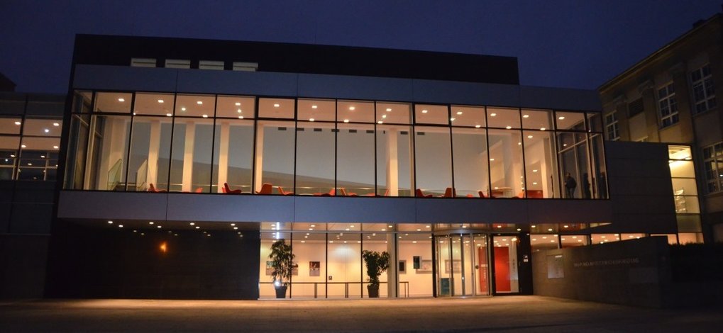 The MPI für Kohlenforschung at night