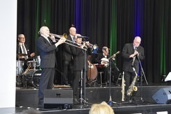 The Ruhr River Jazz band played some happy tunes during the reception.
