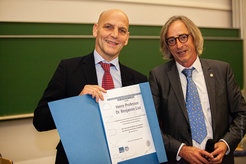 Prof. Benjamin List und Dekan Prof. Paul van Loosdrecht, Dekan der Mathematisch-Naturwissenschaftlichen Fakultät