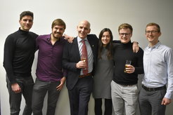 Benjamin List with some of his PhD students: more than 30 young women and men have been accompanied to their doctorates by List.