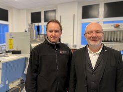 PhD student Laurin Grabler and Prof. Dr. Wolfgang Schrader work on that project.