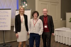 Prof. Alois Fürstner, shown here with Prof. Rebecca Buller (left) and Prof. Petra Schwille, was president of the Bürgenstock Conference 2023.
