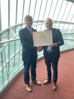 The photo shows Alois Fürstner receiving the certificate from Prof. Pat Guiry, Chairman of the EuChemS Congress.