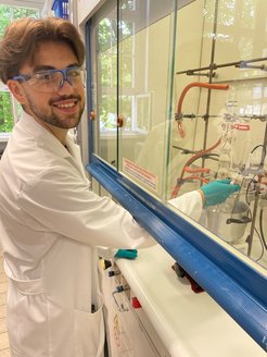 Preparing your own reactions is pretty cool: Iliya likes the internship at the MPI.