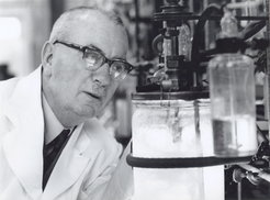 Many people know Karl Ziegler as a Nobel Prize winner. But who was Ziegler as a young person? The historian Christoph Kiessling has now published an essay about this.